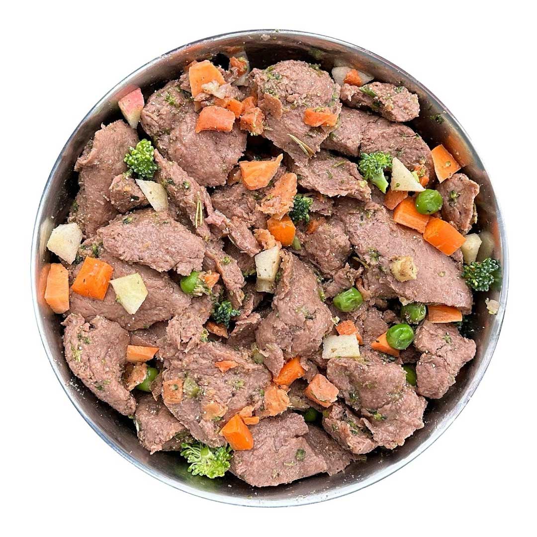 Close-Up of Fidelis Gently Cooked Beef with Sweet Potato & Vegetables – High-Protein, Grain-Free Dog Food.