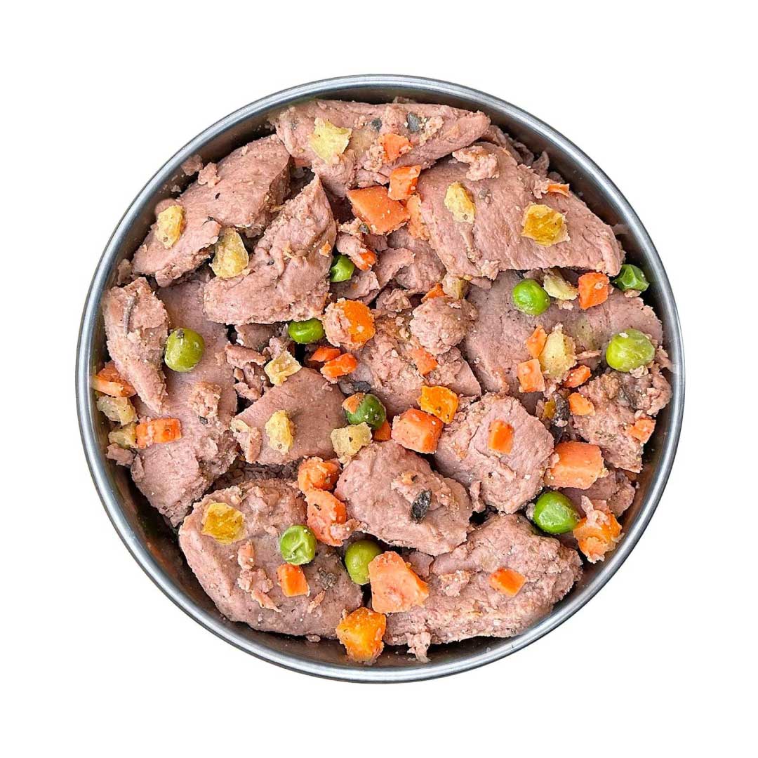 Close-Up of Fidelis Gently Cooked Chicken with Sweet Potato & Vegetables – High-Protein, Grain-Free Dog Food.